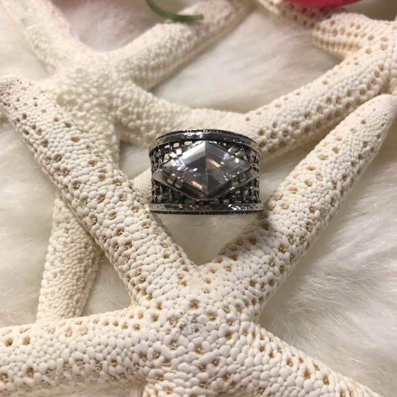 Silpada Jewelry - Silpada sterling silver / cubic zirconia ring 💎